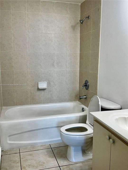 For Rent: $2,300 (2 beds, 2 baths, 910 Square Feet)