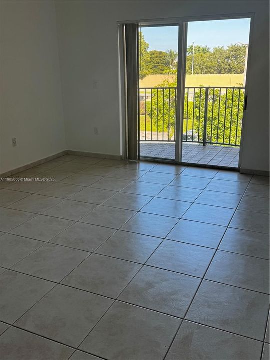 For Rent: $2,300 (2 beds, 2 baths, 910 Square Feet)