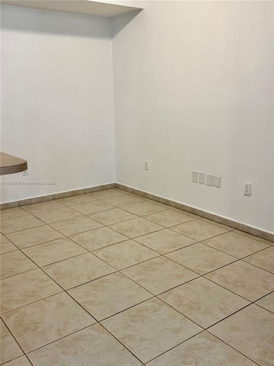 For Rent: $2,300 (2 beds, 2 baths, 910 Square Feet)