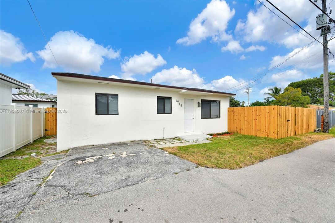 For Sale: $699,999 (0 beds, 0 baths, 1719 Square Feet)