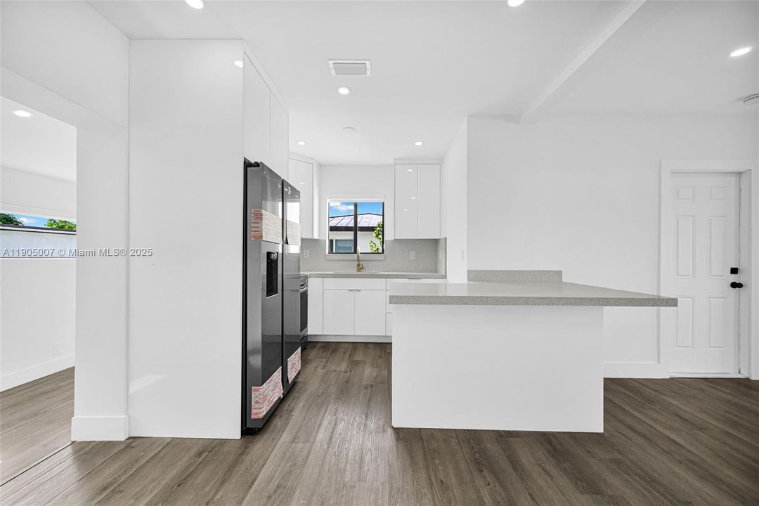 For Sale: $699,999 (0 beds, 0 baths, 1719 Square Feet)