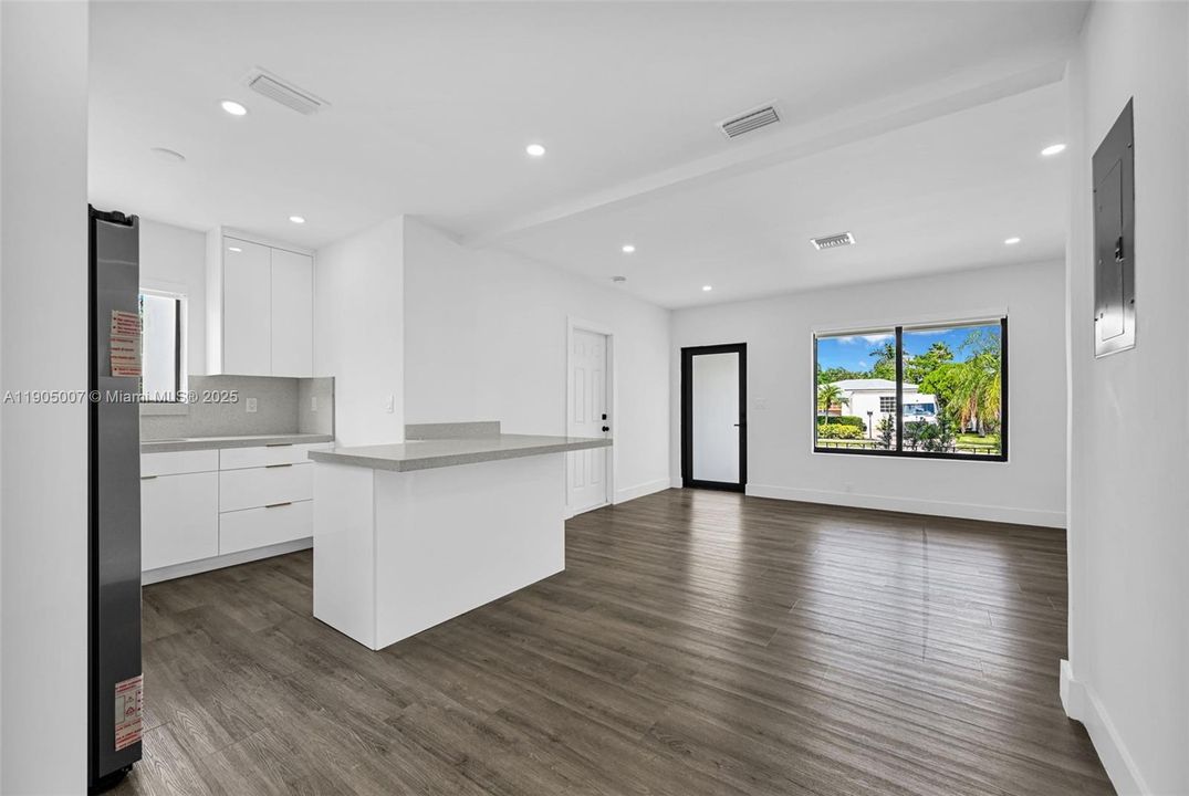 For Sale: $699,999 (0 beds, 0 baths, 1719 Square Feet)