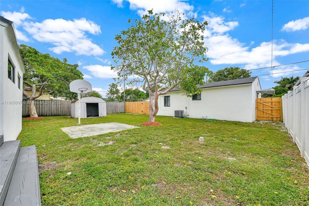 For Sale: $699,999 (0 beds, 0 baths, 1719 Square Feet)