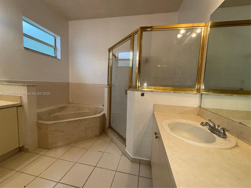 For Sale: $450,000 (3 beds, 2 baths, 1750 Square Feet)