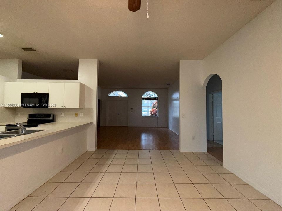 For Sale: $450,000 (3 beds, 2 baths, 1750 Square Feet)