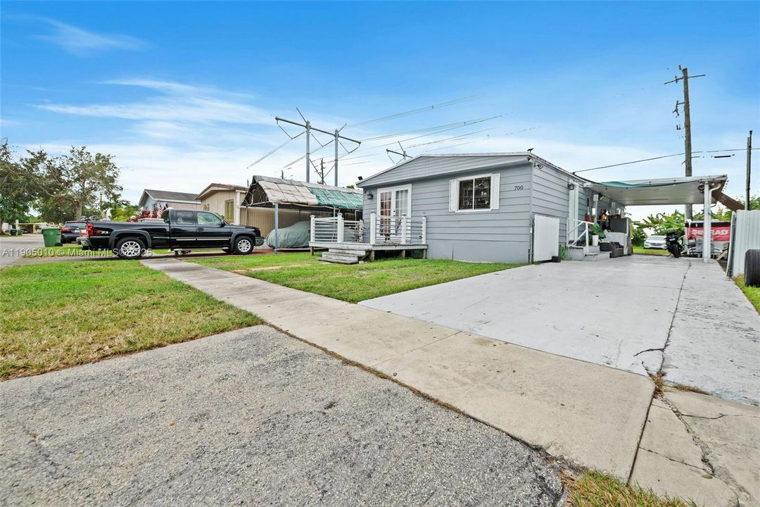 待售: $290,000 (3 贝兹, 2 浴室, 1056 平方英尺)