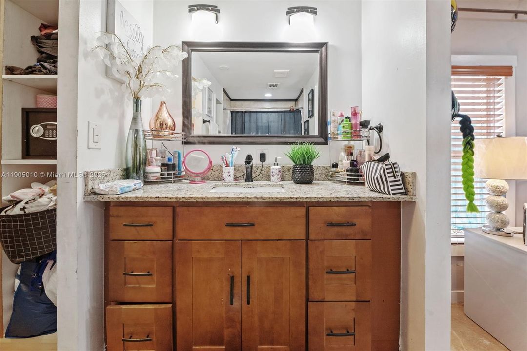 待售: $290,000 (3 贝兹, 2 浴室, 1056 平方英尺)