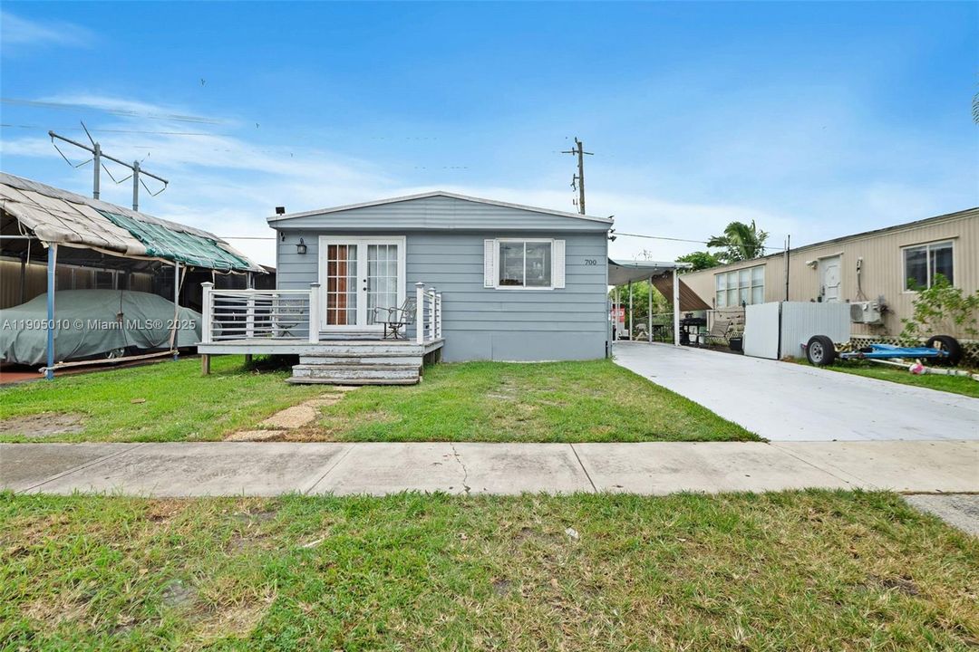 待售: $290,000 (3 贝兹, 2 浴室, 1056 平方英尺)