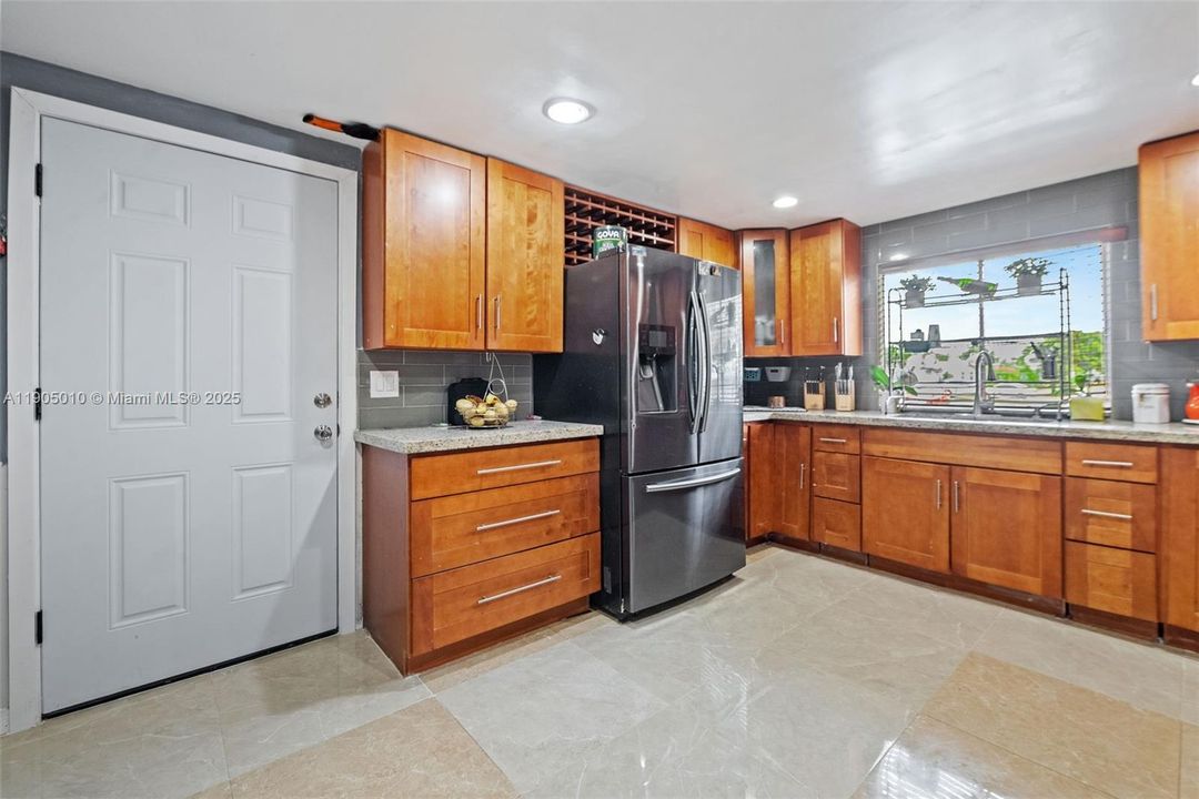 待售: $290,000 (3 贝兹, 2 浴室, 1056 平方英尺)