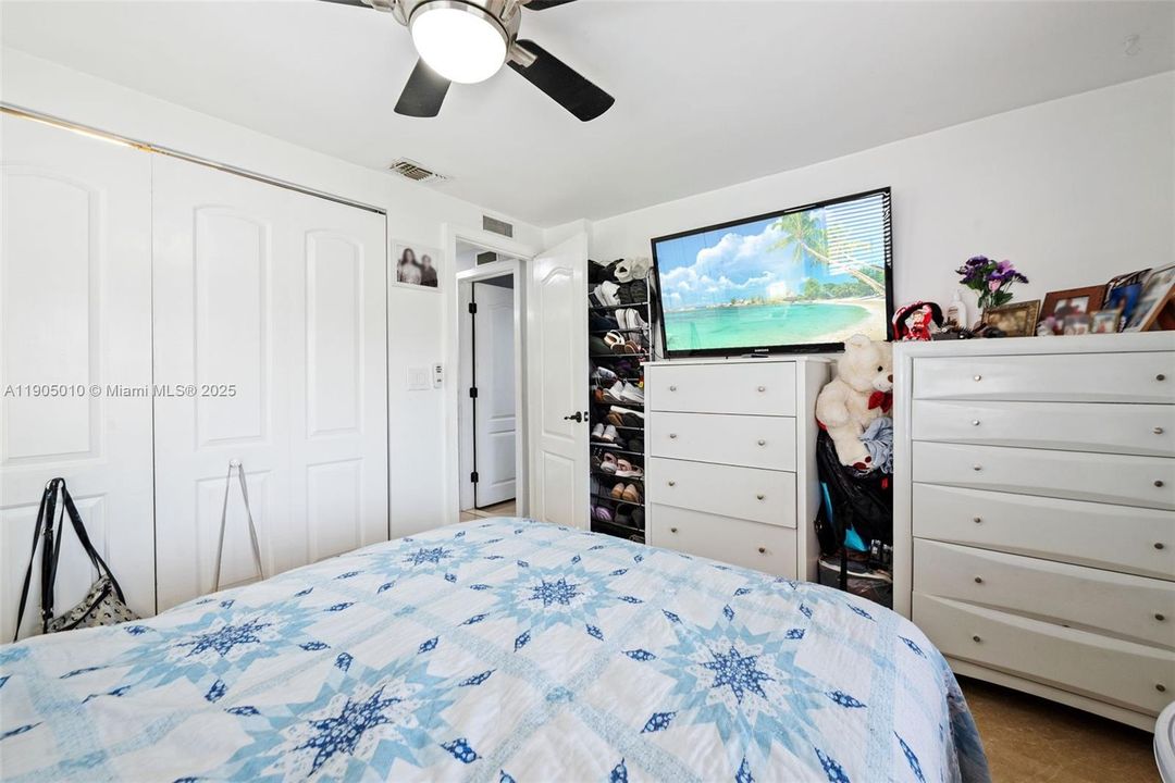 待售: $290,000 (3 贝兹, 2 浴室, 1056 平方英尺)