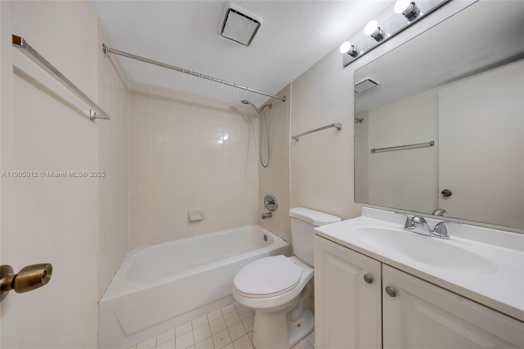 Recently Rented: $1,800 (2 beds, 2 baths, 777 Square Feet)