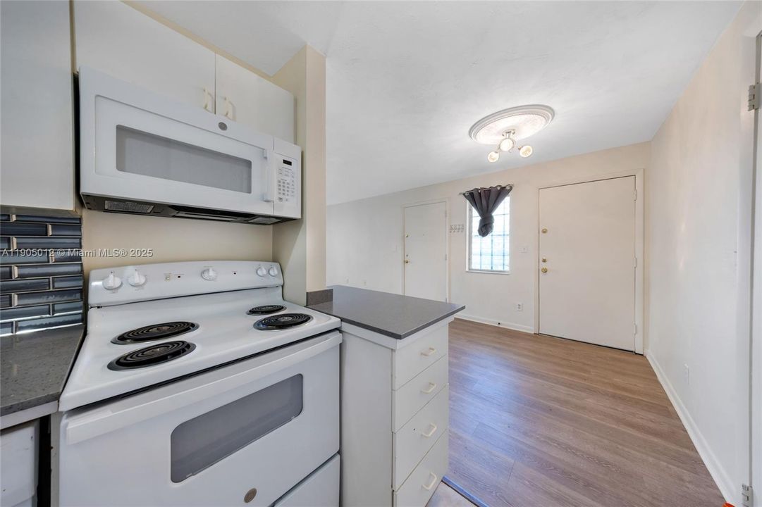 Recently Rented: $1,800 (2 beds, 2 baths, 777 Square Feet)