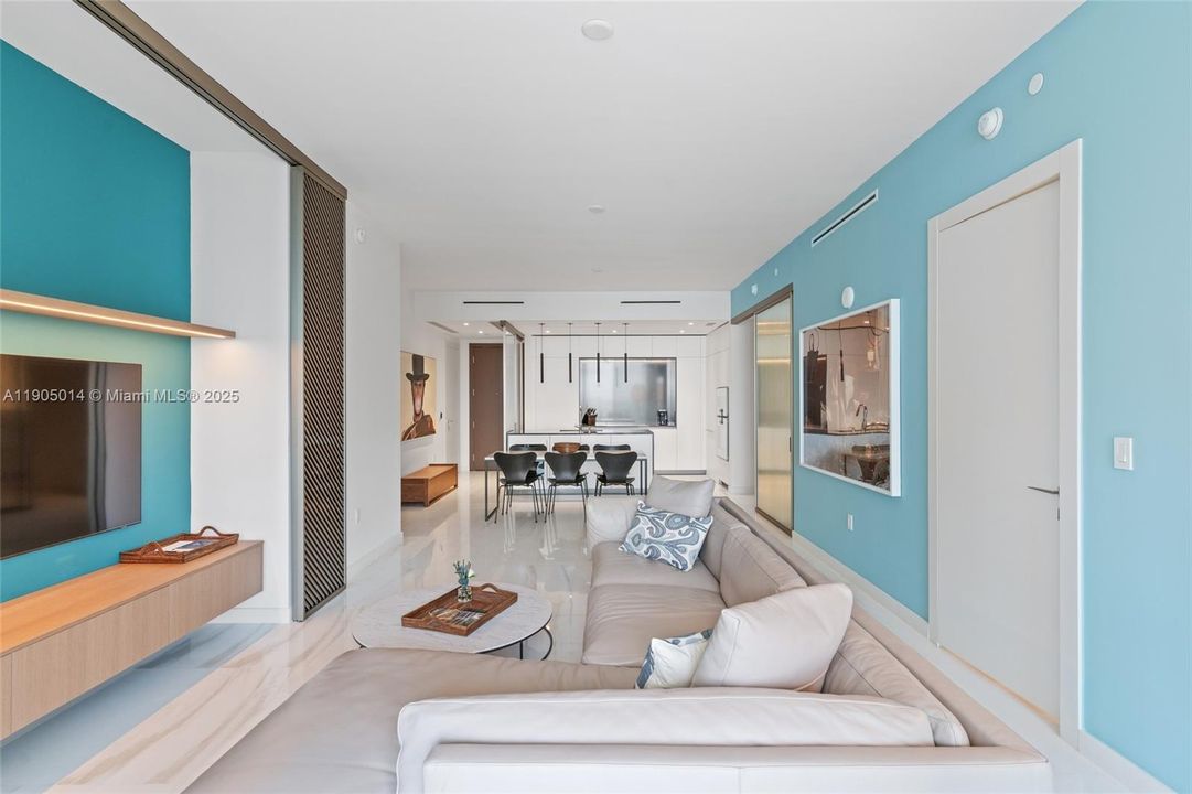 合同活跃: $13,500 (2 贝兹, 3 浴室, 0 平方英尺)