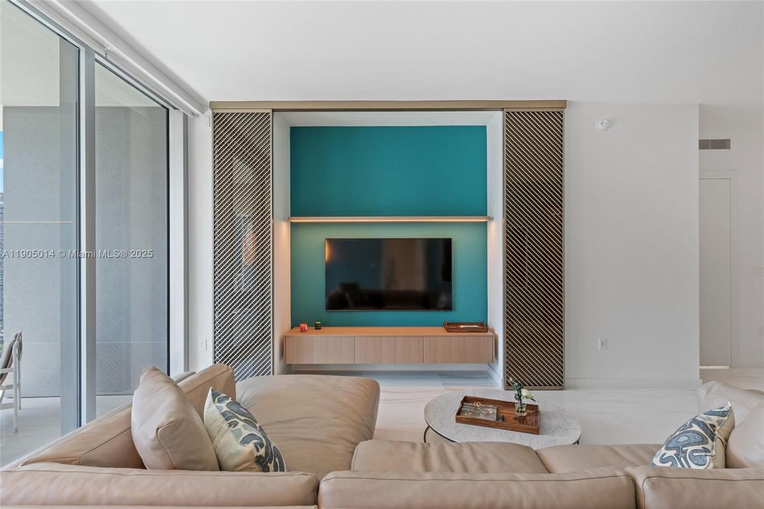 合同活跃: $13,500 (2 贝兹, 3 浴室, 0 平方英尺)