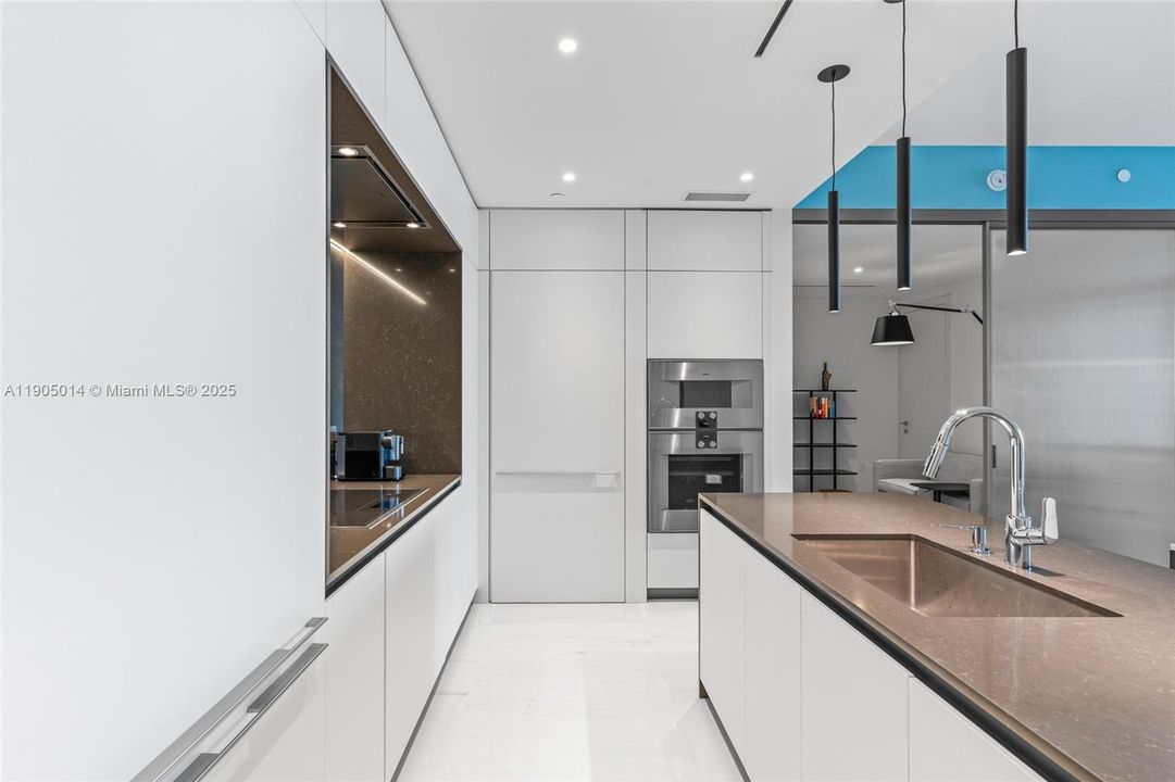 合同活跃: $13,500 (2 贝兹, 3 浴室, 0 平方英尺)