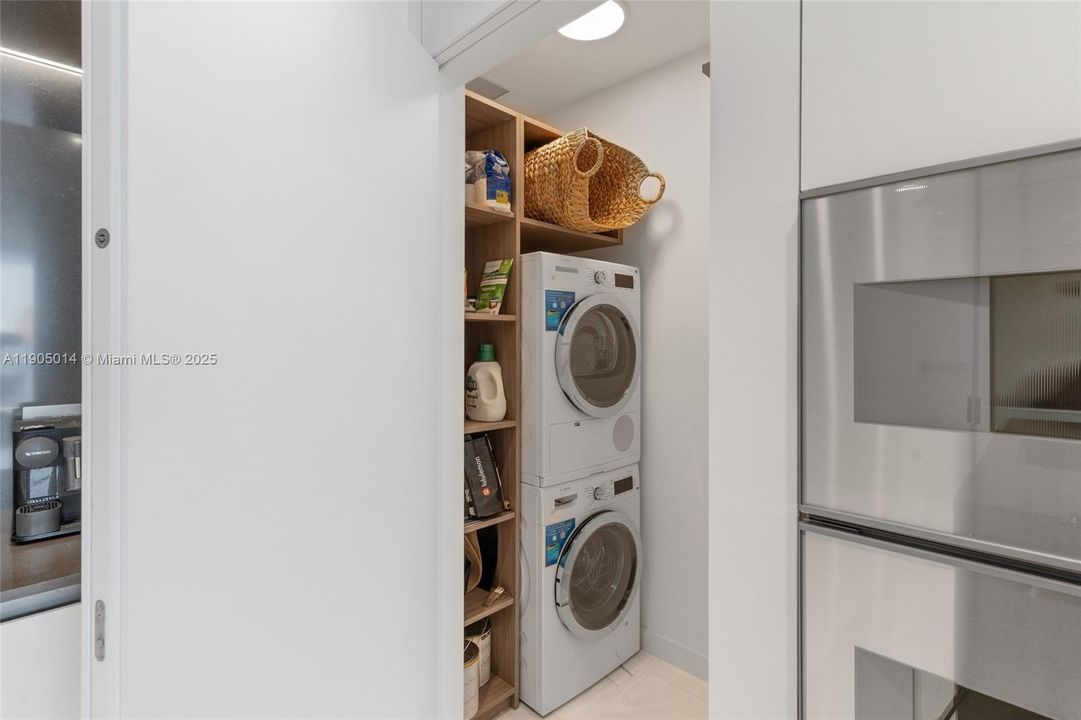 合同活跃: $13,500 (2 贝兹, 3 浴室, 0 平方英尺)