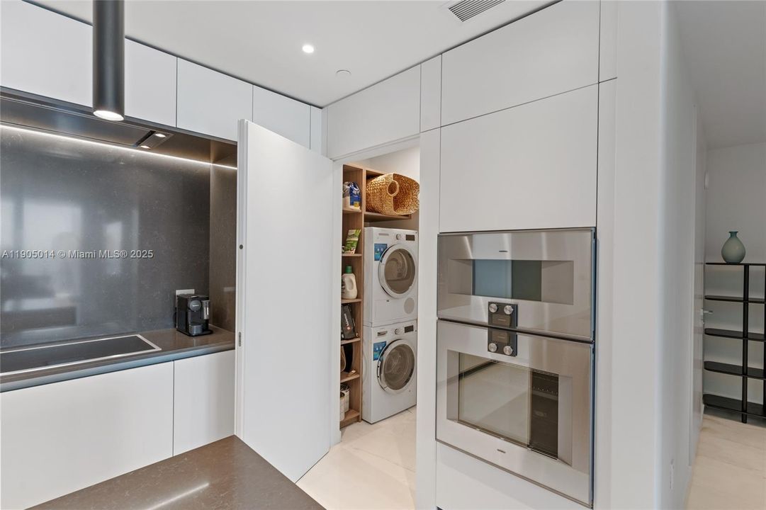 合同活跃: $13,500 (2 贝兹, 3 浴室, 0 平方英尺)