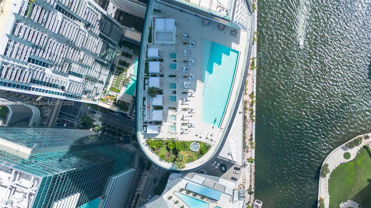 合同活跃: $13,500 (2 贝兹, 3 浴室, 0 平方英尺)