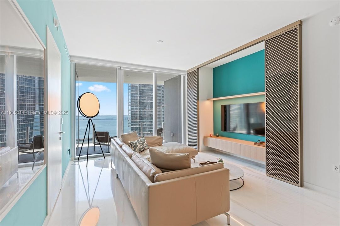 合同活跃: $13,500 (2 贝兹, 3 浴室, 0 平方英尺)