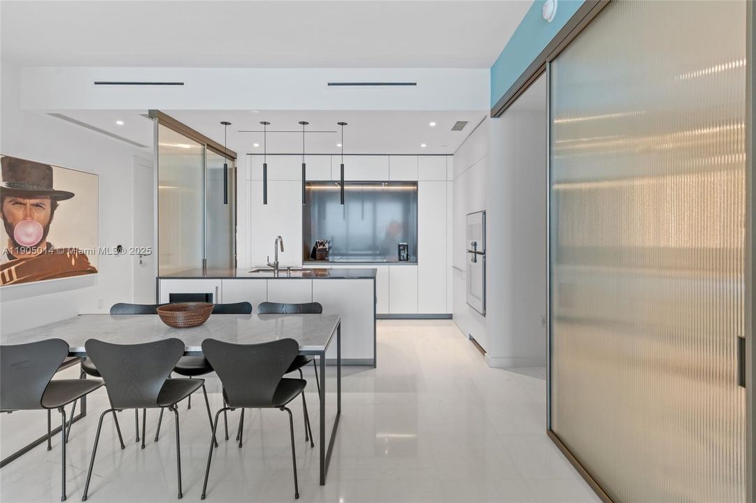 合同活跃: $13,500 (2 贝兹, 3 浴室, 0 平方英尺)