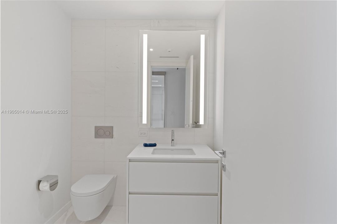 合同活跃: $13,500 (2 贝兹, 3 浴室, 0 平方英尺)