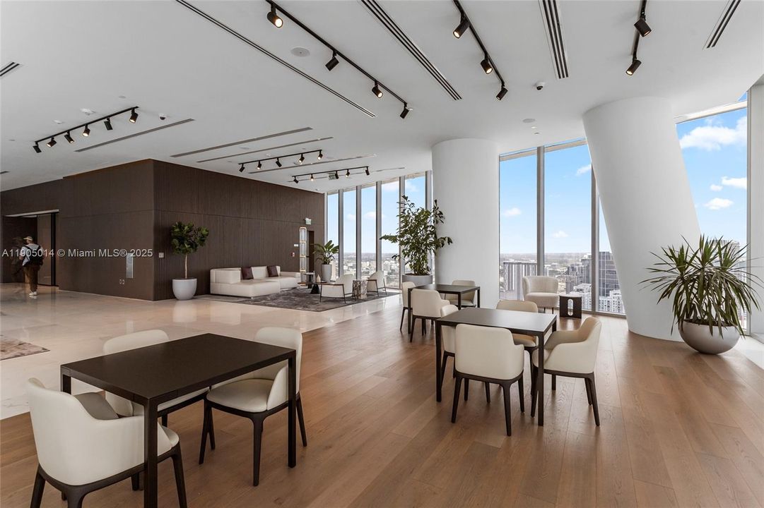 合同活跃: $13,500 (2 贝兹, 3 浴室, 0 平方英尺)