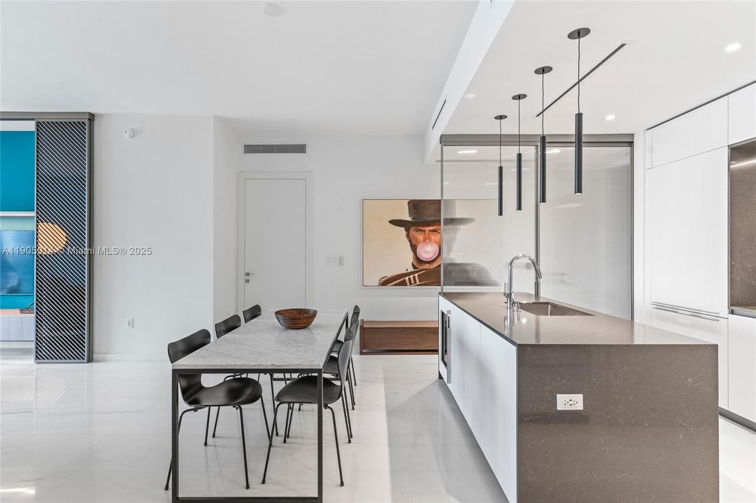 合同活跃: $13,500 (2 贝兹, 3 浴室, 0 平方英尺)