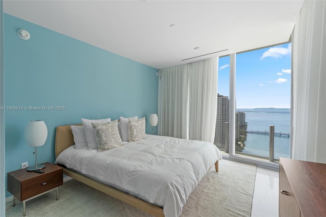 合同活跃: $13,500 (2 贝兹, 3 浴室, 0 平方英尺)