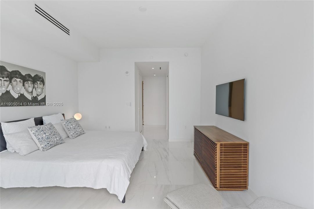 合同活跃: $13,500 (2 贝兹, 3 浴室, 0 平方英尺)