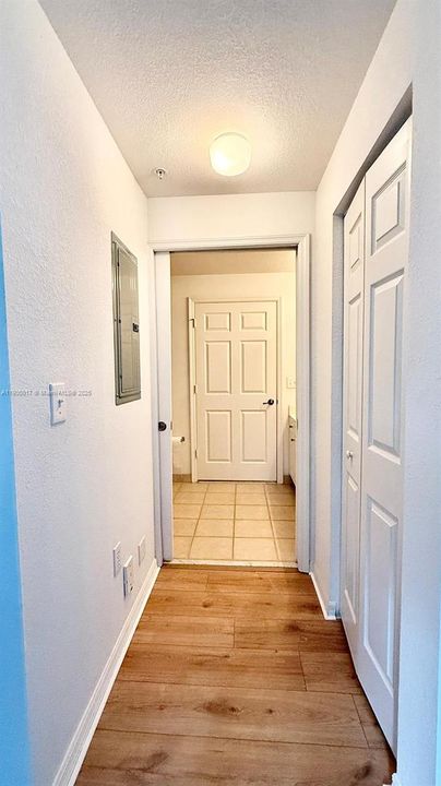 合同活跃: $2,400 (2 贝兹, 2 浴室, 1088 平方英尺)