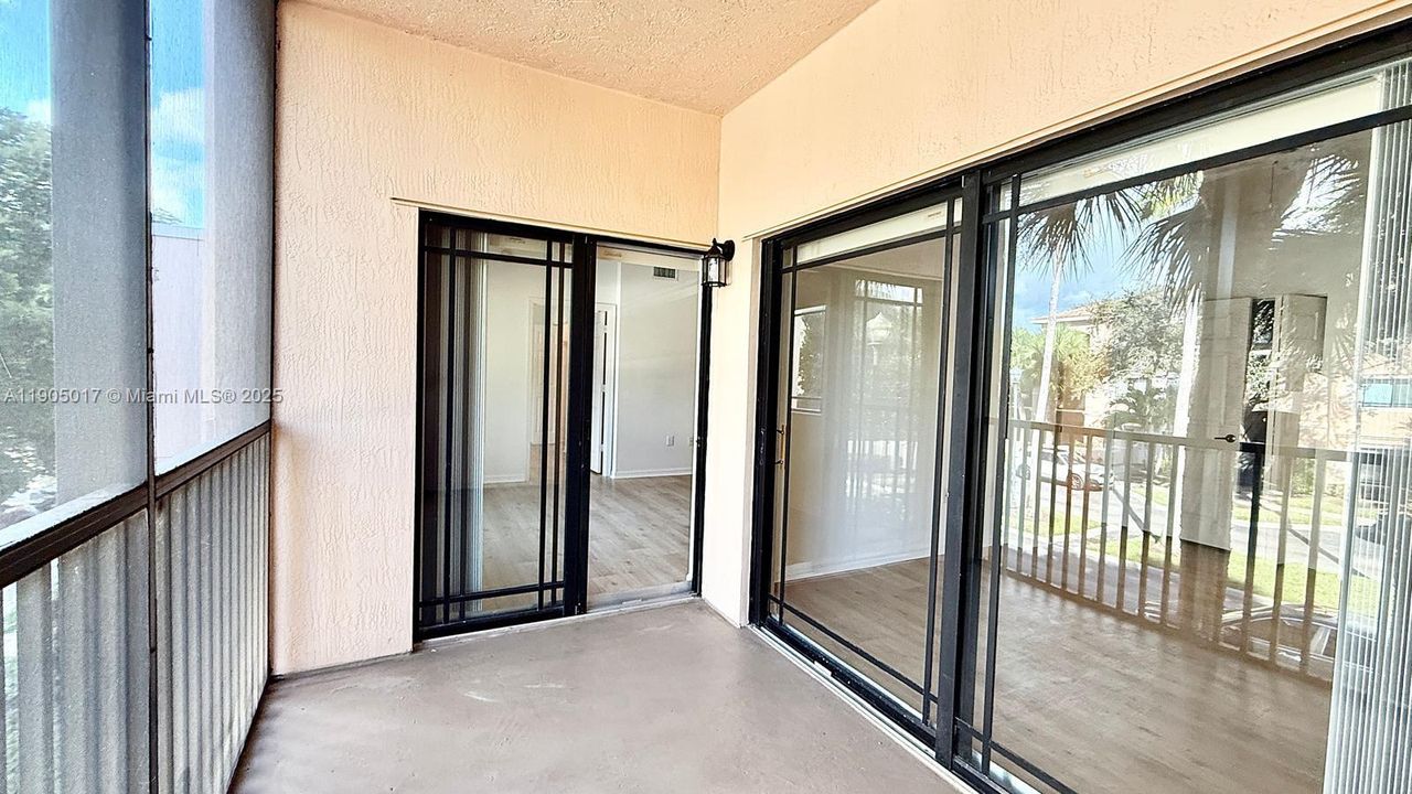 合同活跃: $2,400 (2 贝兹, 2 浴室, 1088 平方英尺)