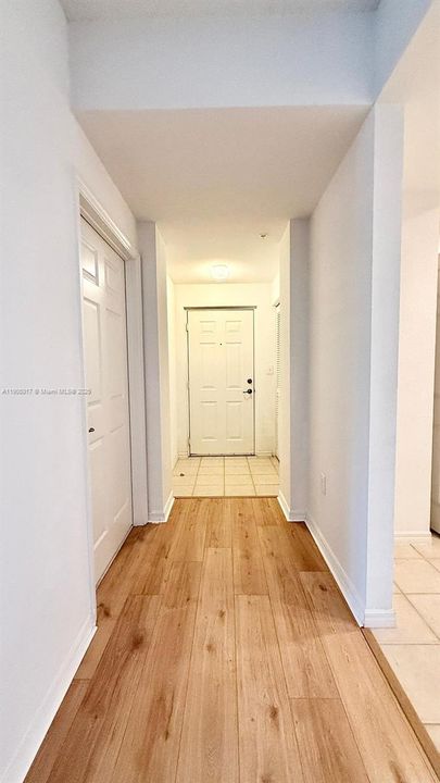 合同活跃: $2,400 (2 贝兹, 2 浴室, 1088 平方英尺)