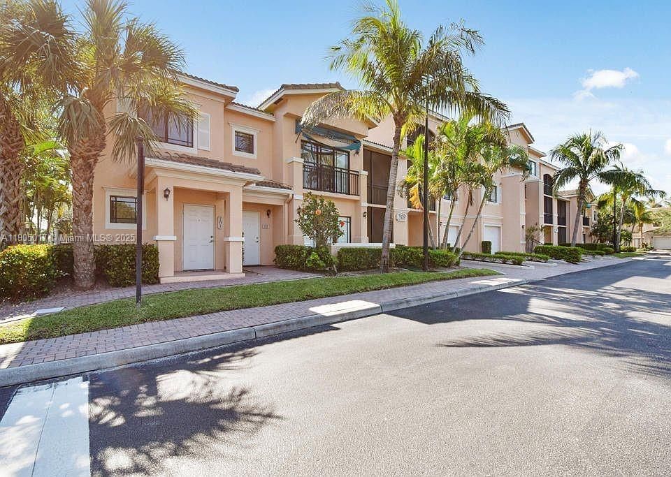 合同活跃: $2,400 (2 贝兹, 2 浴室, 1088 平方英尺)