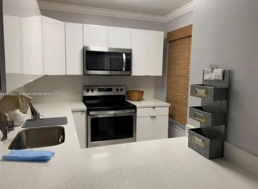 For Sale: $238,750 (1 beds, 1 baths, 750 Square Feet)