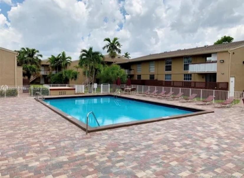 For Sale: $238,750 (1 beds, 1 baths, 750 Square Feet)