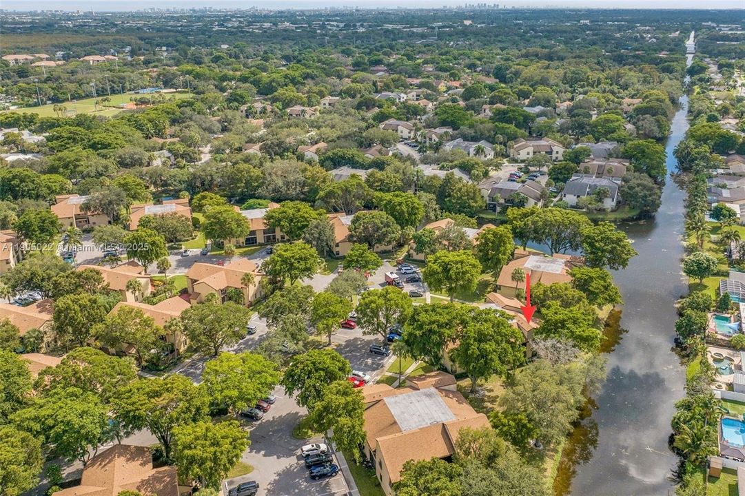 For Sale: $239,900 (2 beds, 2 baths, 982 Square Feet)