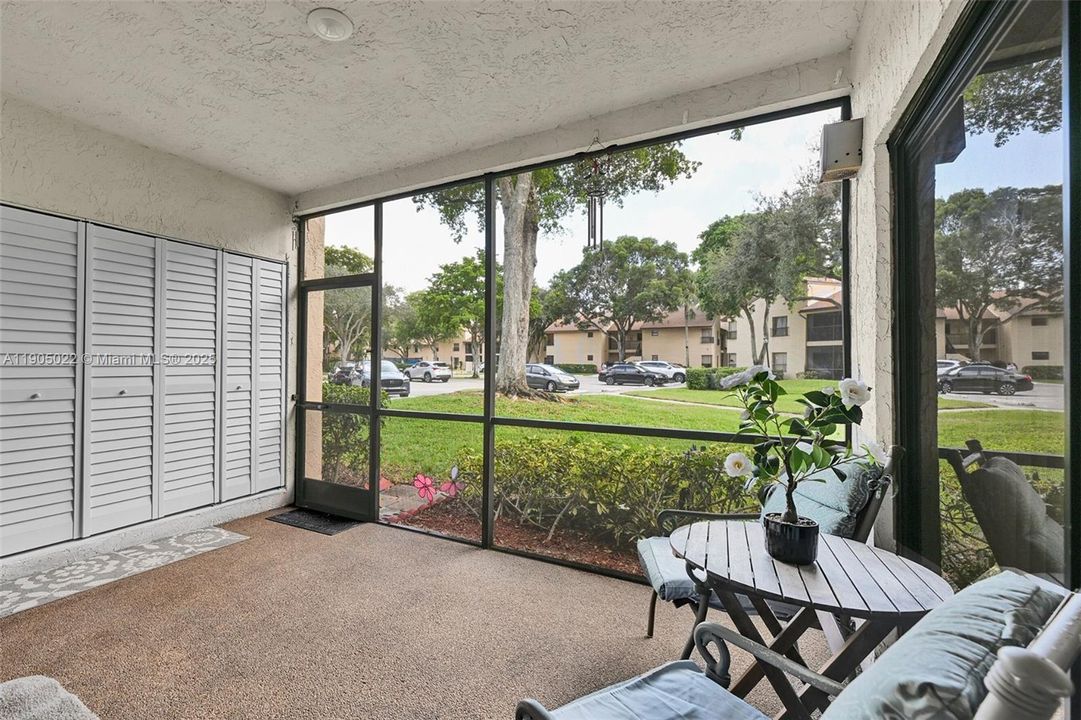 For Sale: $239,900 (2 beds, 2 baths, 982 Square Feet)