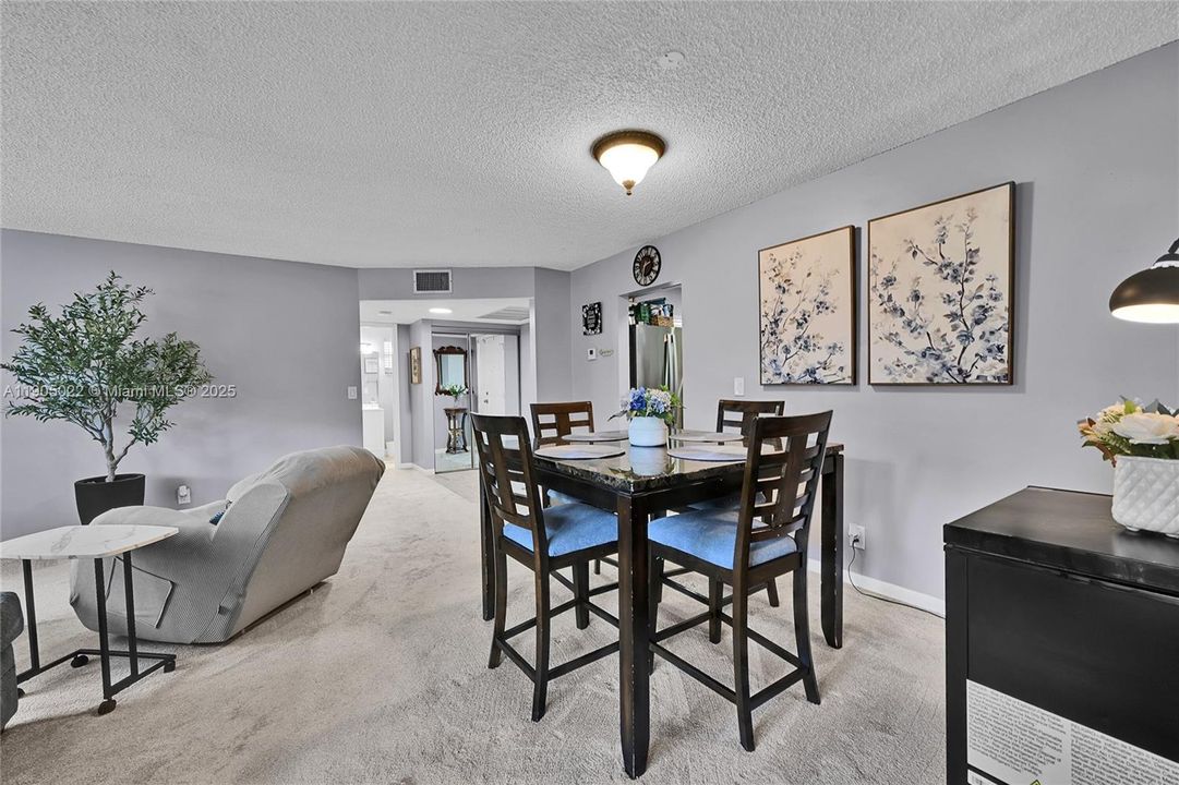 For Sale: $239,900 (2 beds, 2 baths, 982 Square Feet)