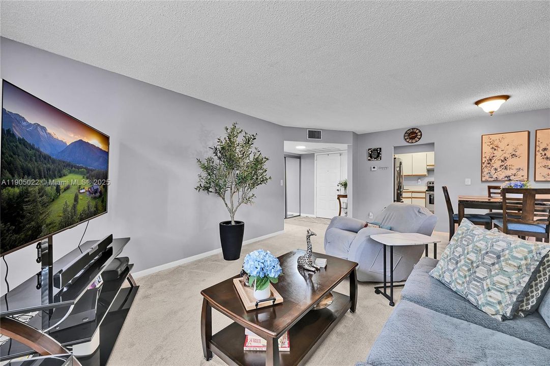 For Sale: $239,900 (2 beds, 2 baths, 982 Square Feet)