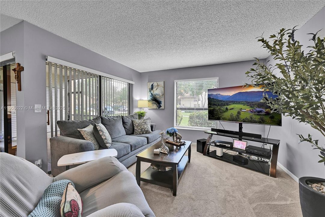 For Sale: $239,900 (2 beds, 2 baths, 982 Square Feet)