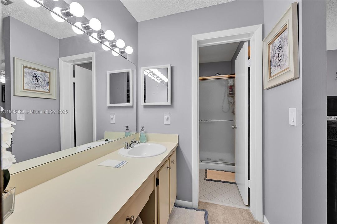 For Sale: $239,900 (2 beds, 2 baths, 982 Square Feet)