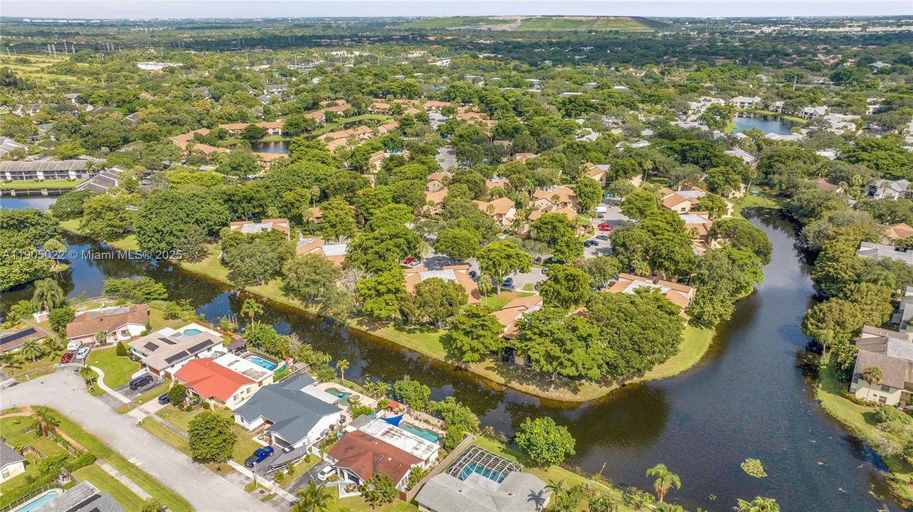 For Sale: $239,900 (2 beds, 2 baths, 982 Square Feet)