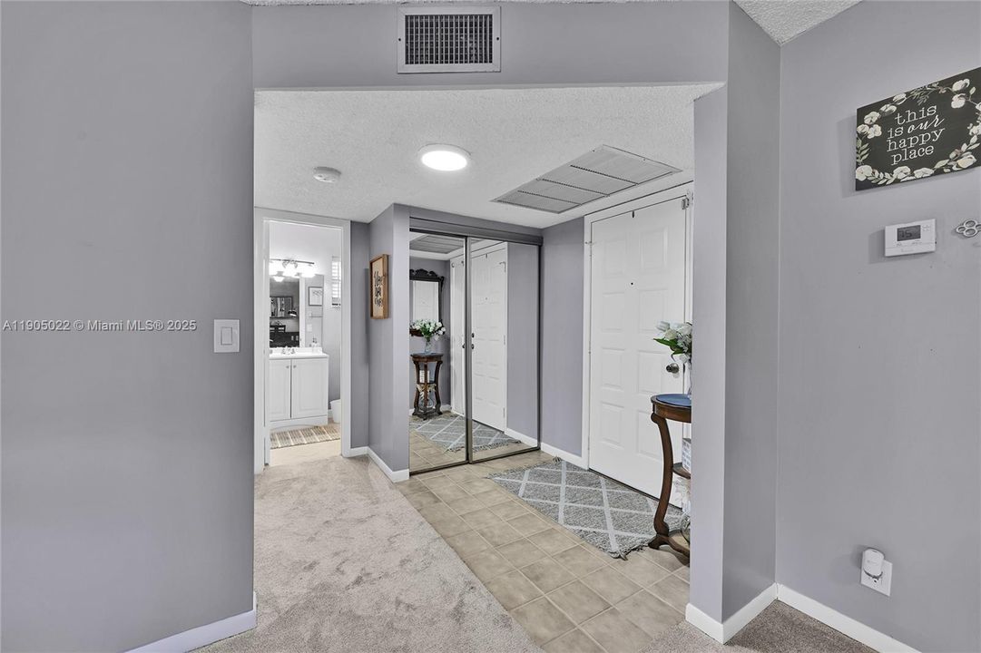 For Sale: $239,900 (2 beds, 2 baths, 982 Square Feet)