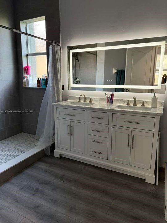 Recently Rented: $2,800 (3 beds, 2 baths, 1652 Square Feet)