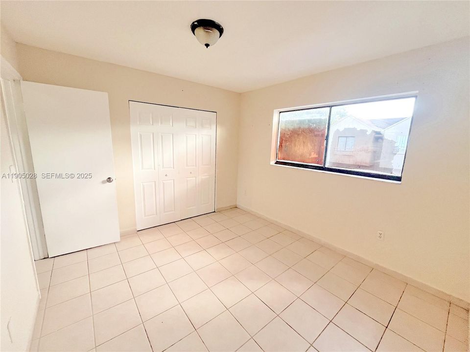 For Rent: $2,200 (2 beds, 1 baths, 884 Square Feet)