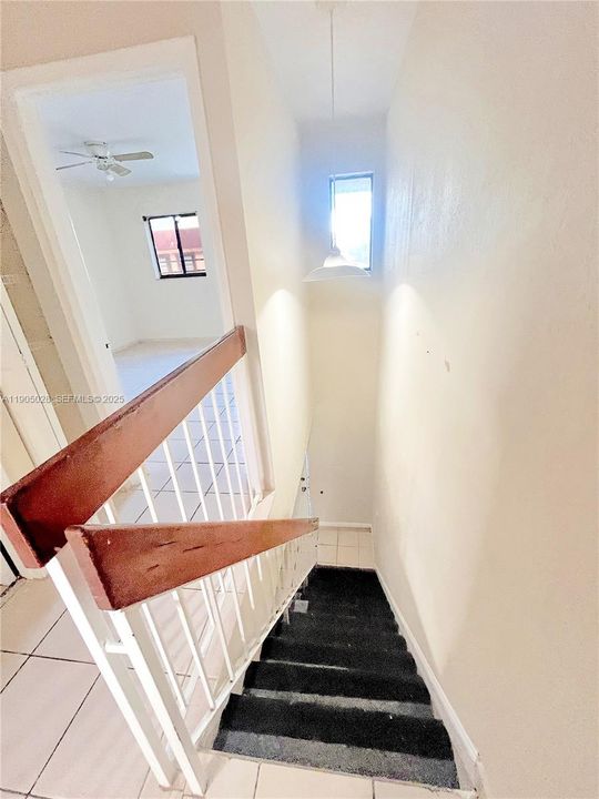 For Rent: $2,200 (2 beds, 1 baths, 884 Square Feet)