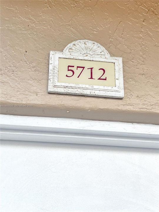 For Rent: $2,200 (2 beds, 1 baths, 884 Square Feet)