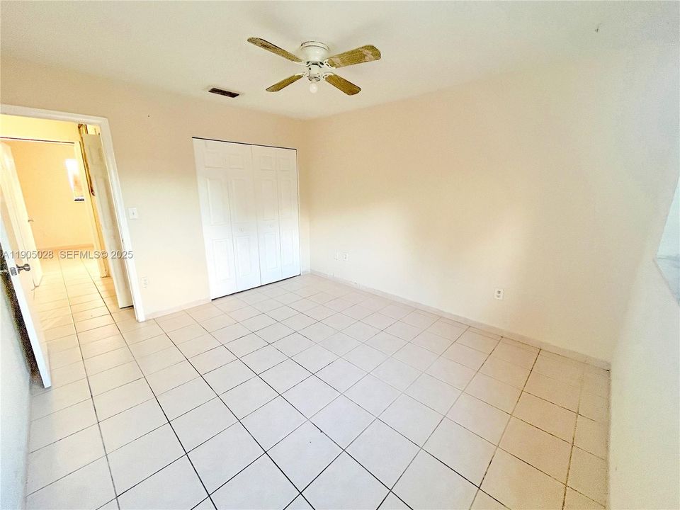 For Rent: $2,200 (2 beds, 1 baths, 884 Square Feet)