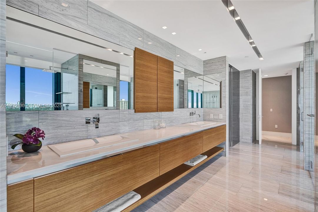 For Sale: $13,900,000 (4 beds, 5 baths, 4992 Square Feet)