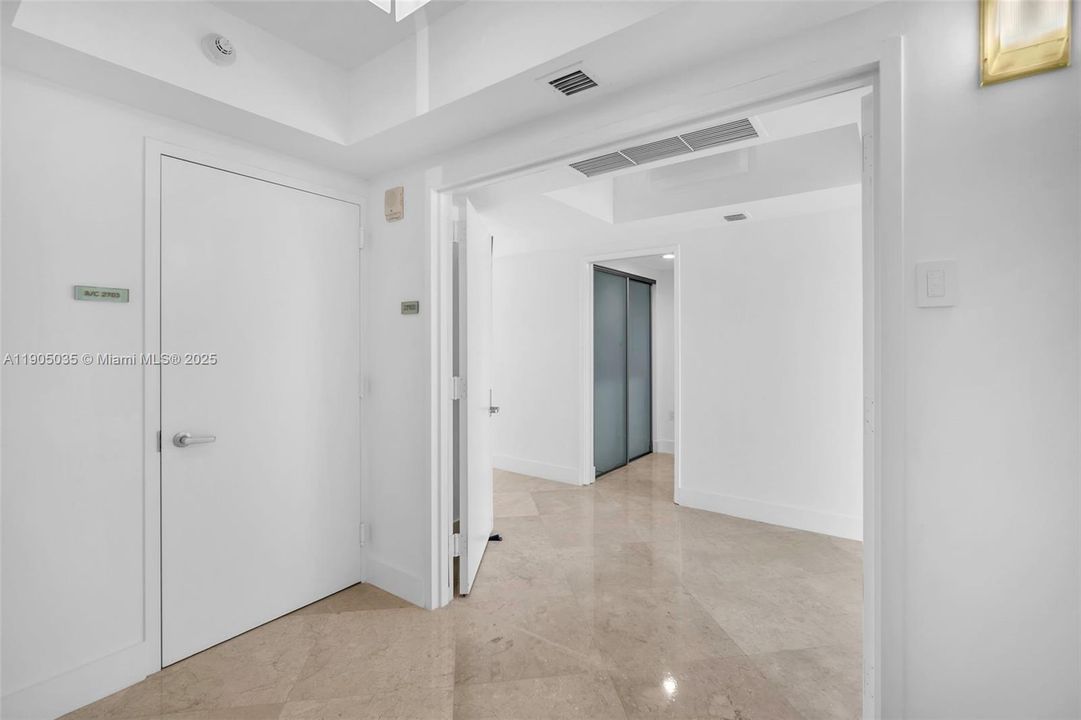 For Sale: $1,180,000 (2 beds, 2 baths, 1869 Square Feet)